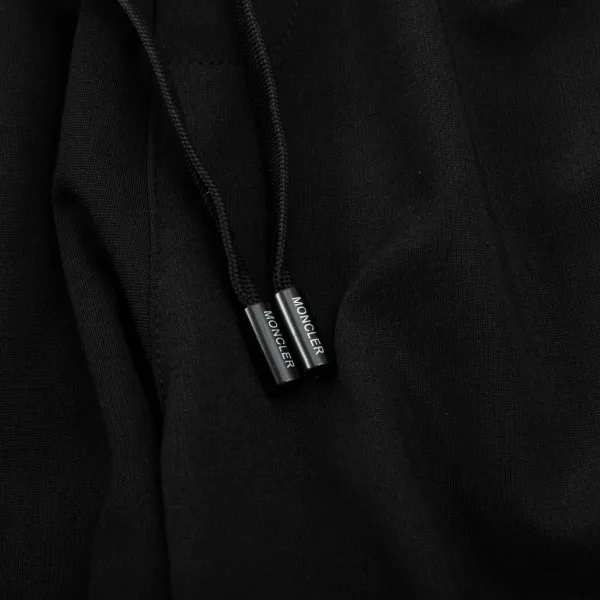 【MONCLER 公式旗艦店】モンクレール ショートパンツご好評に付き再入荷!250225 【MONCLER 公式旗艦店】モンクレール ショートパンツご好評に付き再入荷!250225