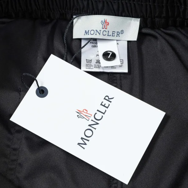 【MONCLER 公式旗艦店】モンクレール ショートパンツご好評に付き再入荷!250225 【MONCLER 公式旗艦店】モンクレール ショートパンツご好評に付き再入荷!250225