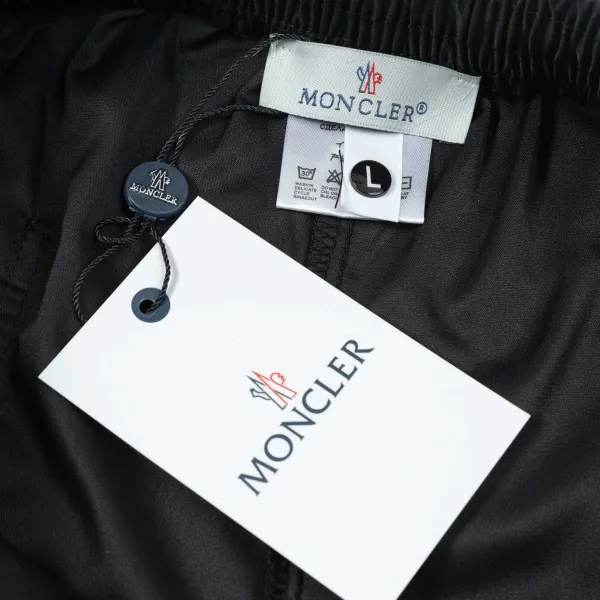 【MONCLER 公式旗艦店】モンクレール ショートパンツご好評に付き再入荷!250225 【MONCLER 公式旗艦店】モンクレール ショートパンツご好評に付き再入荷!250225