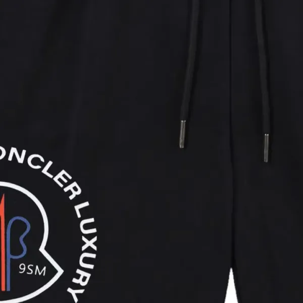 【MONCLER 公式旗艦店】モンクレール ショートパンツご好評に付き再入荷!250225 【MONCLER 公式旗艦店】モンクレール ショートパンツご好評に付き再入荷!250225