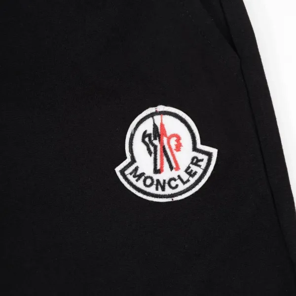 【MONCLER 公式旗艦店】モンクレール   ショートパンツ  ご好評に付き再入荷！