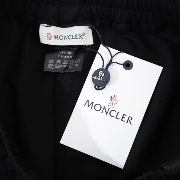 【MONCLER 公式旗艦店】モンクレール   ショートパンツ  ご好評に付き再入荷！