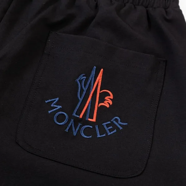 【MONCLER  公式旗艦店】モンクレール  ショートパンツ  ご好評に付き再入荷！