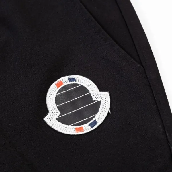 【MONCLER  公式旗艦店】モンクレール  ショートパンツ  ご好評に付き再入荷！