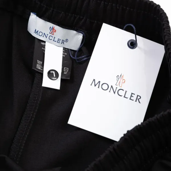 【MONCLER  公式旗艦店】モンクレール  ショートパンツ  ご好評に付き再入荷！