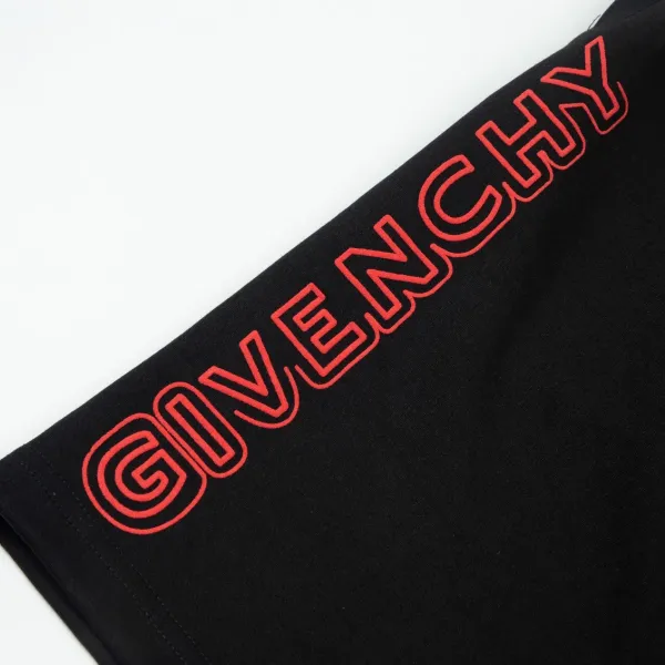 【GIVENCHY 公式旗艦店】ジバンシー ショートパンツご好評に付き再入荷! 【GIVENCHY 公式旗艦店】ジバンシー ショートパンツご好評に付き再入荷!