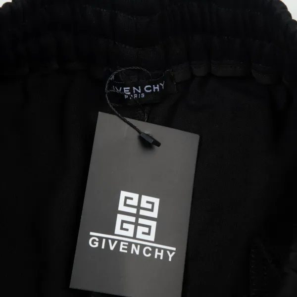 【GIVENCHY 公式旗艦店】ジバンシー ショートパンツご好評に付き再入荷! 【GIVENCHY 公式旗艦店】ジバンシー ショートパンツご好評に付き再入荷!