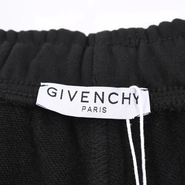 【GIVENCHY 公式旗艦店】ジバンシー ショートパンツ ご好評に付き再入荷! 【GIVENCHY 公式旗艦店】ジバンシー ショートパンツ ご好評に付き再入荷!
