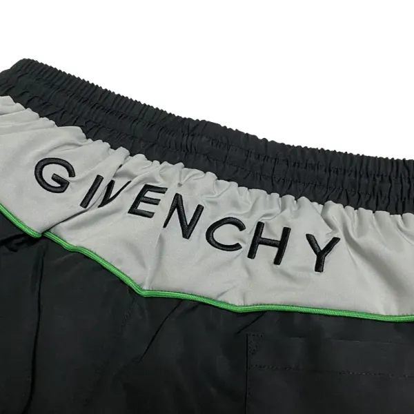 【GIVENCHY 公式旗艦店】ジバンシー ショートパンツご好評に付き再入荷! 【GIVENCHY 公式旗艦店】ジバンシー ショートパンツご好評に付き再入荷!