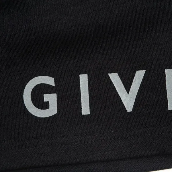 【GIVENCHY 公式旗艦店】ジバンシー ショートパンツご好評に付き再入荷! 【GIVENCHY 公式旗艦店】ジバンシー ショートパンツご好評に付き再入荷!