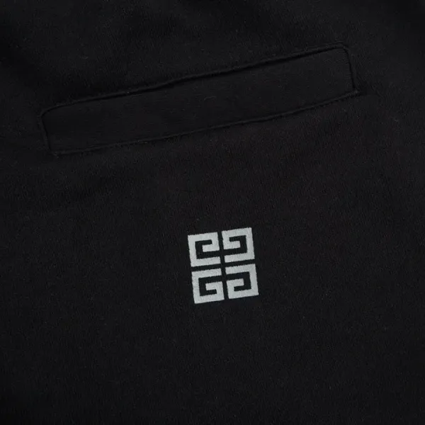 【GIVENCHY 公式旗艦店】ジバンシー ショートパンツご好評に付き再入荷! 【GIVENCHY 公式旗艦店】ジバンシー ショートパンツご好評に付き再入荷!