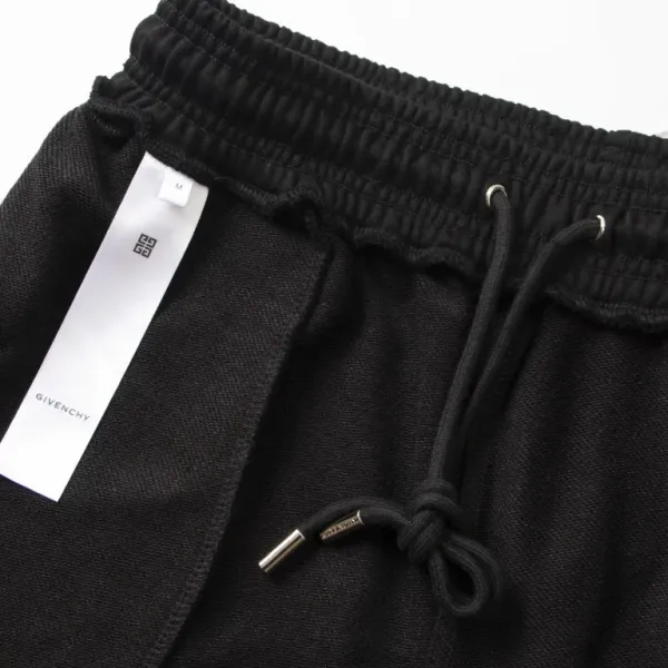 【GIVENCHY 公式旗艦店】ジバンシー ショートパンツご好評に付き再入荷! 【GIVENCHY 公式旗艦店】ジバンシー ショートパンツご好評に付き再入荷!