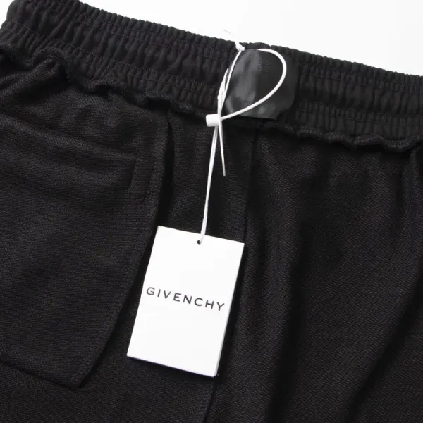 【GIVENCHY 公式旗艦店】ジバンシー ショートパンツご好評に付き再入荷! 【GIVENCHY 公式旗艦店】ジバンシー ショートパンツご好評に付き再入荷!