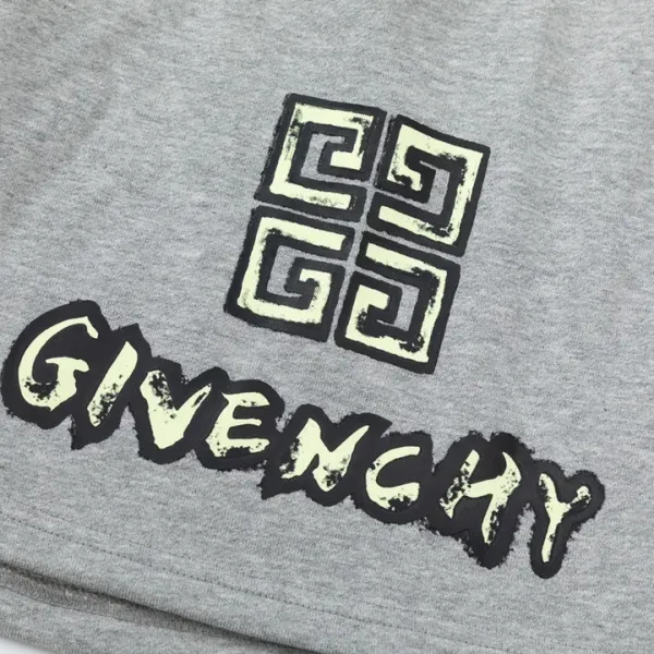 【GIVENCHY 公式旗艦店】ジバンシー ショートパンツご好評に付き再入荷! 【GIVENCHY 公式旗艦店】ジバンシー ショートパンツご好評に付き再入荷!