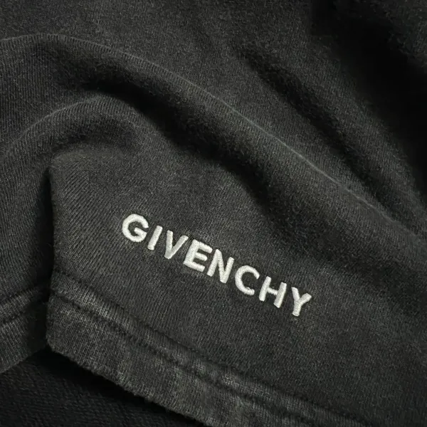 【GIVENCHY 公式旗艦店】ジバンシー ショートパンツ ご好評に付き再入荷! 【GIVENCHY 公式旗艦店】ジバンシー ショートパンツ ご好評に付き再入荷!