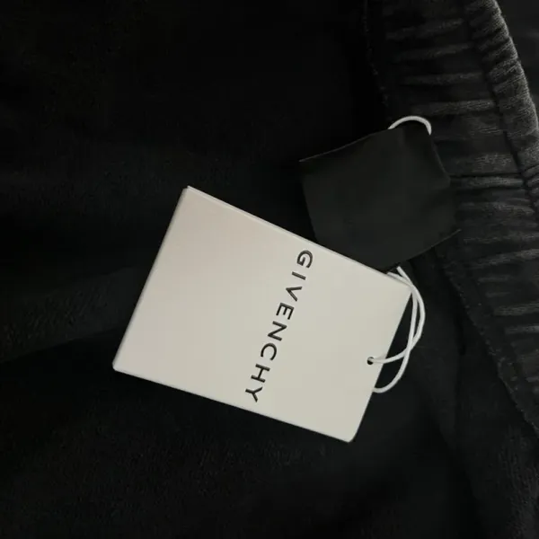 【GIVENCHY 公式旗艦店】ジバンシー ショートパンツ ご好評に付き再入荷! 【GIVENCHY 公式旗艦店】ジバンシー ショートパンツ ご好評に付き再入荷!