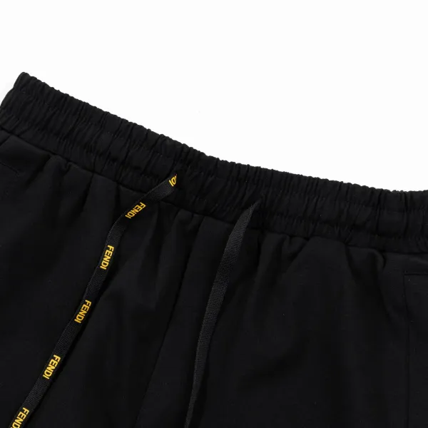 【FENDI  公式旗艦店】フェンディ  ショートパンツご好評に付き再入荷！250226