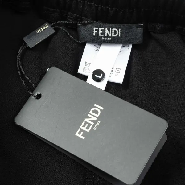 【FENDI 公式旗艦店】フェンディ ショートパンツご好評に付き再入荷!250226 【FENDI 公式旗艦店】フェンディ ショートパンツご好評に付き再入荷!250226