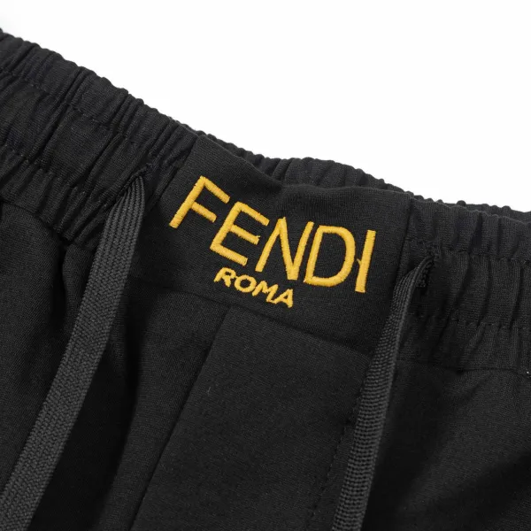 【FENDI 公式旗艦店】フェンディ ショートパンツご好評に付き再入荷!250226 【FENDI 公式旗艦店】フェンディ ショートパンツご好評に付き再入荷!250226
