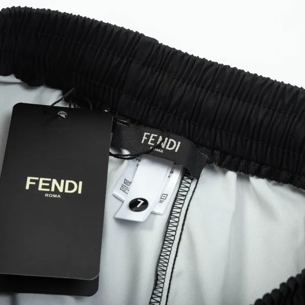 【FENDI  公式旗艦店】フェンディ  ショートパンツご好評に付き再入荷！250226