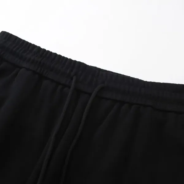 【FENDI  公式旗艦店】フェンディ  ショートパンツご好評に付き再入荷！250226