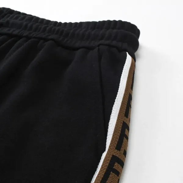 【FENDI  公式旗艦店】フェンディ  ショートパンツご好評に付き再入荷！250226