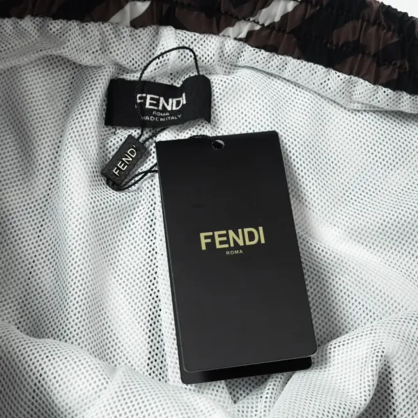 【FENDI 公式旗艦店】フェンディ ショートパンツご好評に付き再入荷 24624
