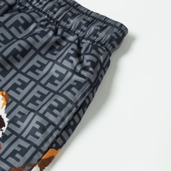 【FENDI 公式旗艦店】フェンディ ショートパンツご好評に付き再入荷 24624 【FENDI 公式旗艦店】フェンディ ショートパンツご好評に付き再入荷 24624