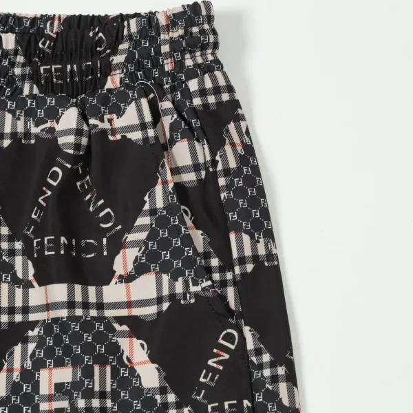 【FENDI  公式旗艦店】フェンディ ショートパンツ  ご好評に付き再入荷！
