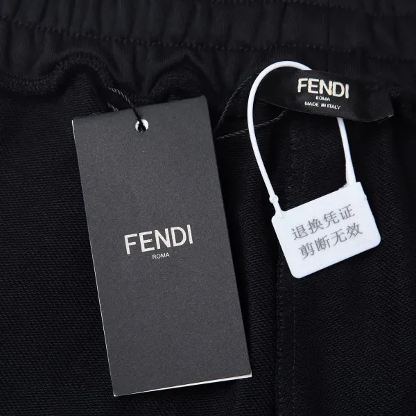 【FENDI 公式旗艦店】フェンディ ショートパンツご好評に付き再入荷! 【FENDI 公式旗艦店】フェンディ ショートパンツご好評に付き再入荷!