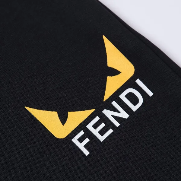 【FENDI 公式旗艦店】フェンディ ショートパンツご好評に付き再入荷! 【FENDI 公式旗艦店】フェンディ ショートパンツご好評に付き再入荷!