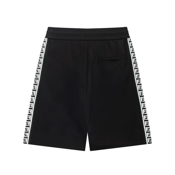 【FENDI 公式旗艦店】モンクレール ショートパンツ ご好評に付き再入荷! 【FENDI 公式旗艦店】モンクレール ショートパンツ ご好評に付き再入荷!