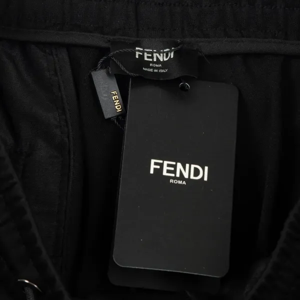 【FENDI 公式旗艦店】モンクレール ショートパンツ ご好評に付き再入荷! 【FENDI 公式旗艦店】モンクレール ショートパンツ ご好評に付き再入荷!
