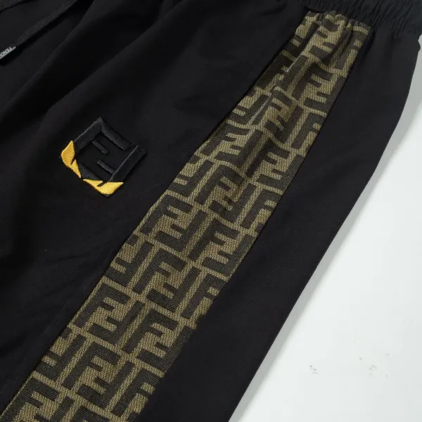 【FENDI 公式旗艦店】フェンディ ショートパンツご好評に付き再入荷! 【FENDI 公式旗艦店】フェンディ ショートパンツご好評に付き再入荷!