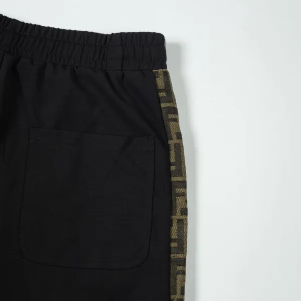 【FENDI 公式旗艦店】フェンディ ショートパンツご好評に付き再入荷! 【FENDI 公式旗艦店】フェンディ ショートパンツご好評に付き再入荷!