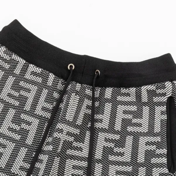 【FENDI 公式旗艦店】フェンディ ショートパンツご好評に付き再入荷! 【FENDI 公式旗艦店】フェンディ ショートパンツご好評に付き再入荷!