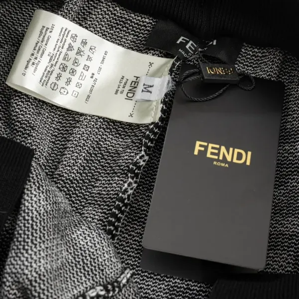 【FENDI 公式旗艦店】フェンディ ショートパンツご好評に付き再入荷! 【FENDI 公式旗艦店】フェンディ ショートパンツご好評に付き再入荷!