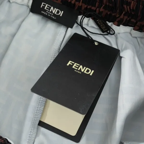 【FENDI 公式旗艦店】フェンディ ショートパンツ ご好評に付き再入荷! 【FENDI 公式旗艦店】フェンディ ショートパンツ ご好評に付き再入荷!