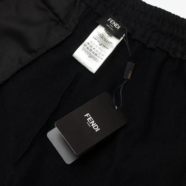 【FENDI 公式旗艦店】フェンディ ショートパンツ ご好評に付き再入荷! 【FENDI 公式旗艦店】フェンディ ショートパンツ ご好評に付き再入荷!