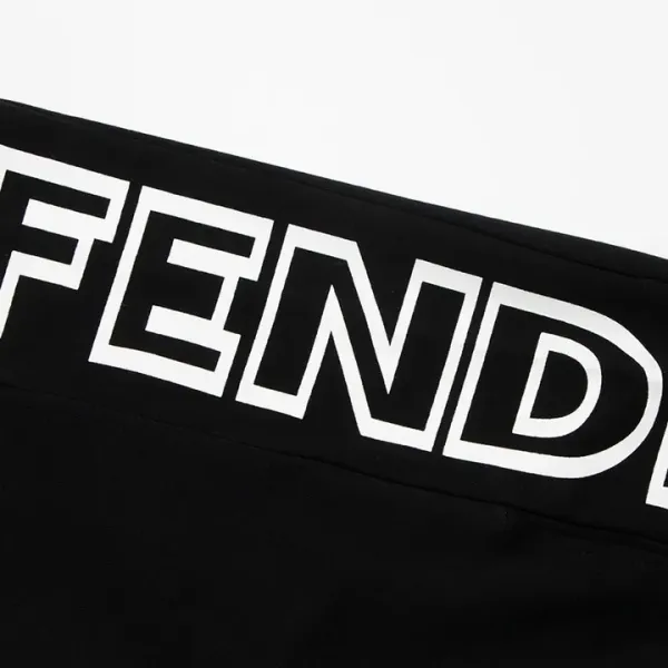 【FENDI 公式旗艦店】フェンディ ショートパンツ ご好評に付き再入荷! 【FENDI 公式旗艦店】フェンディ ショートパンツ ご好評に付き再入荷!