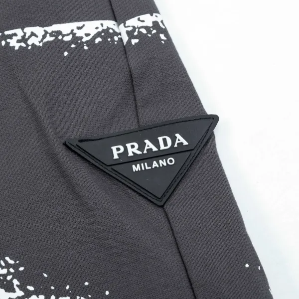 【PRADA 公式旗艦店】プラダ ショートパンツご好評に付き再入荷!250227 【PRADA 公式旗艦店】プラダ ショートパンツご好評に付き再入荷!250227