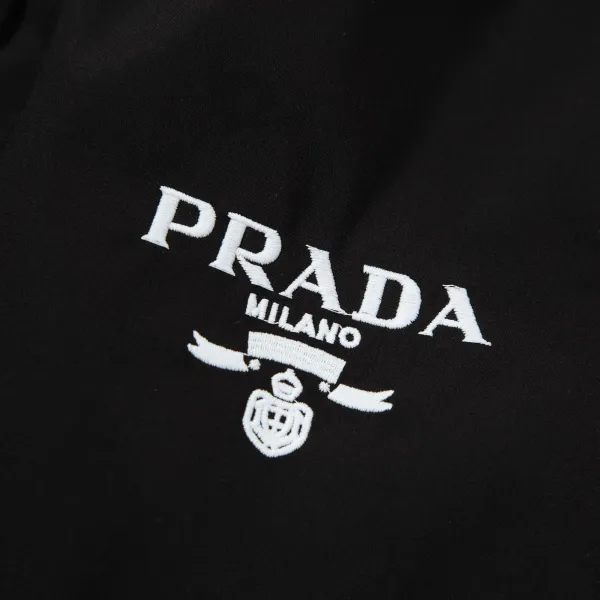 【PRADA  公式旗艦店】プラダ  ショートパンツご好評に付き再入荷！250227