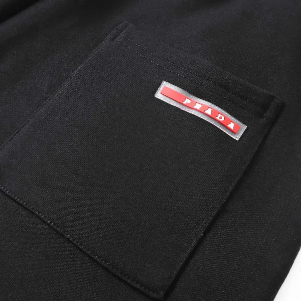 【PRADA  公式旗艦店】プラダ  ショートパンツご好評に付き再入荷！250227