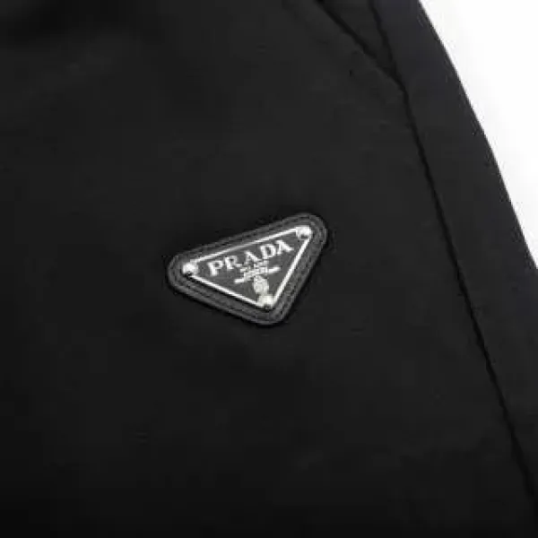 【PRADA 公式旗艦店】プラダ ショートパンツご好評に付き再入荷!250227 【PRADA 公式旗艦店】プラダ ショートパンツご好評に付き再入荷!250227