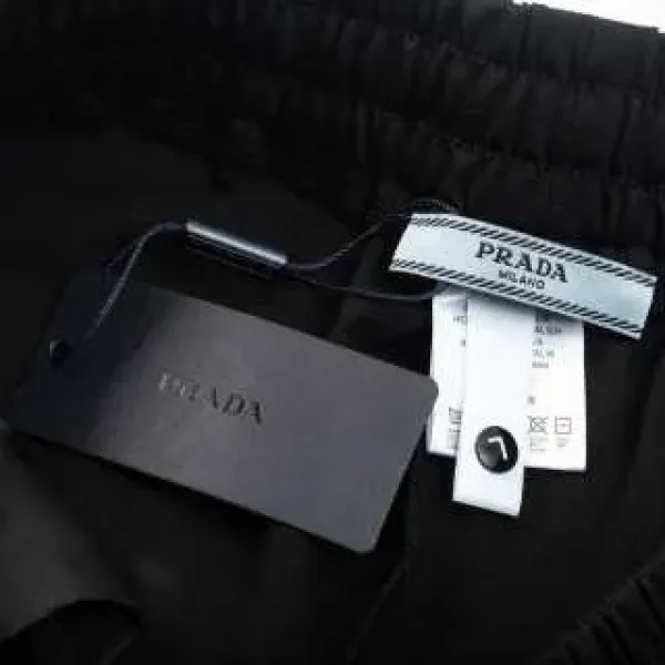 【PRADA 公式旗艦店】プラダ ショートパンツご好評に付き再入荷!250227 【PRADA 公式旗艦店】プラダ ショートパンツご好評に付き再入荷!250227