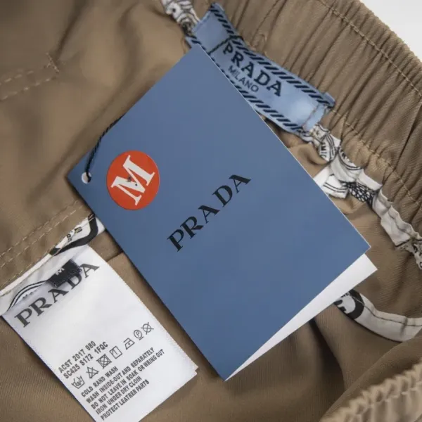 【PRADA 公式旗艦店】 プラダ ショートパンツ ご好評に付き再入荷 24624 【PRADA 公式旗艦店】 プラダ ショートパンツ ご好評に付き再入荷 24624