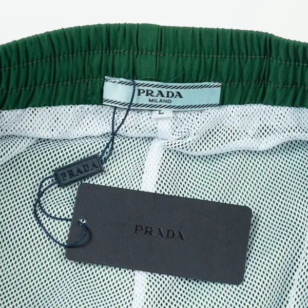 【PRADA 公式旗艦店】プラダ ショートパンツ ご好評に付き再入荷! 【PRADA 公式旗艦店】プラダ ショートパンツ ご好評に付き再入荷!