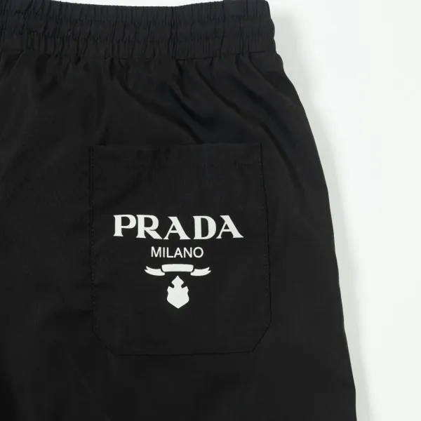 【PRADA 公式旗艦店】プラダ ショートパンツ ご好評に付き再入荷! 【PRADA 公式旗艦店】プラダ ショートパンツ ご好評に付き再入荷!