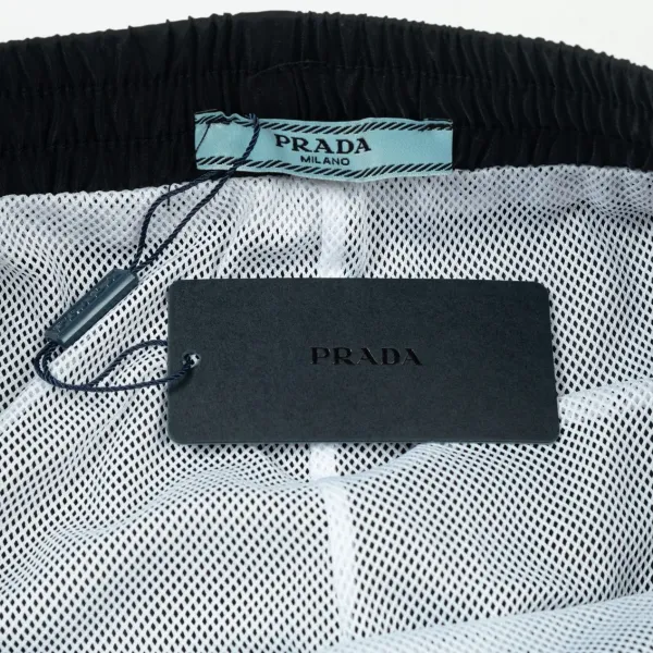 【PRADA 公式旗艦店】プラダ ショートパンツ ご好評に付き再入荷! 【PRADA 公式旗艦店】プラダ ショートパンツ ご好評に付き再入荷!