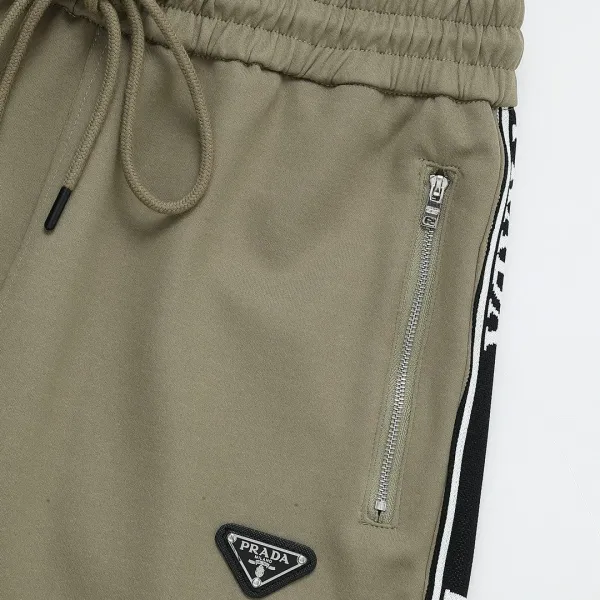 【PRADA 公式旗艦店】プラダ ショートパンツ ご好評に付き再入荷! 【PRADA 公式旗艦店】プラダ ショートパンツ ご好評に付き再入荷!